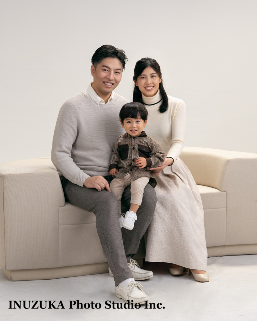 一歳記念のいぬづか写真で撮影した赤ちゃんの家族写真