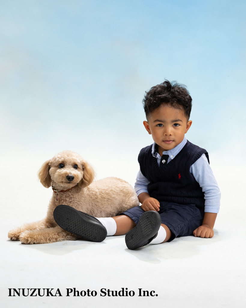 一歳記念のベビーフォトでペットと一緒に