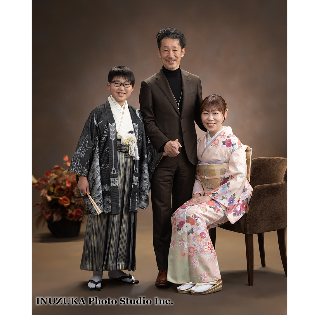 いぬづか写真室で撮影した着物姿の家族写真