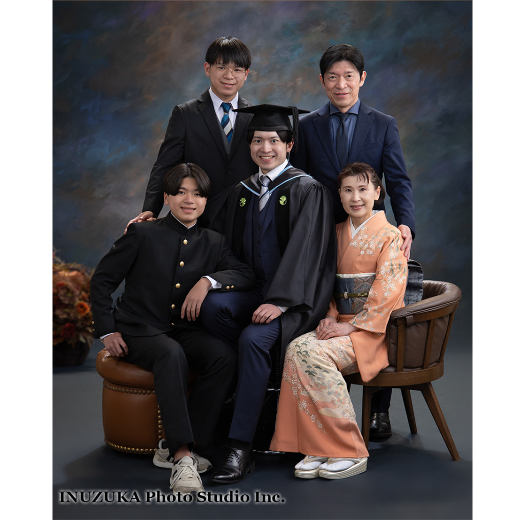 いぬづか写真室で撮影した卒業の家族写真