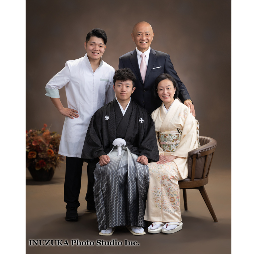 いぬづか写真室で撮影した羽織袴の家族写真