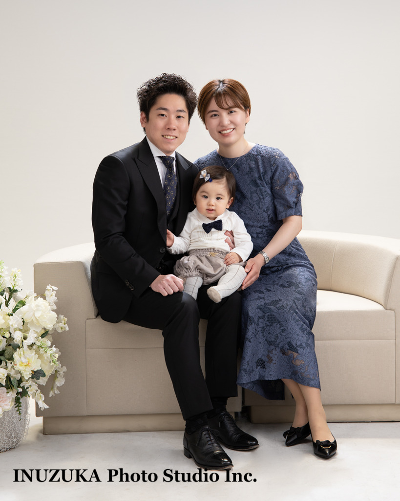 いぬづか写真室で撮影した1歳記念の家族写真