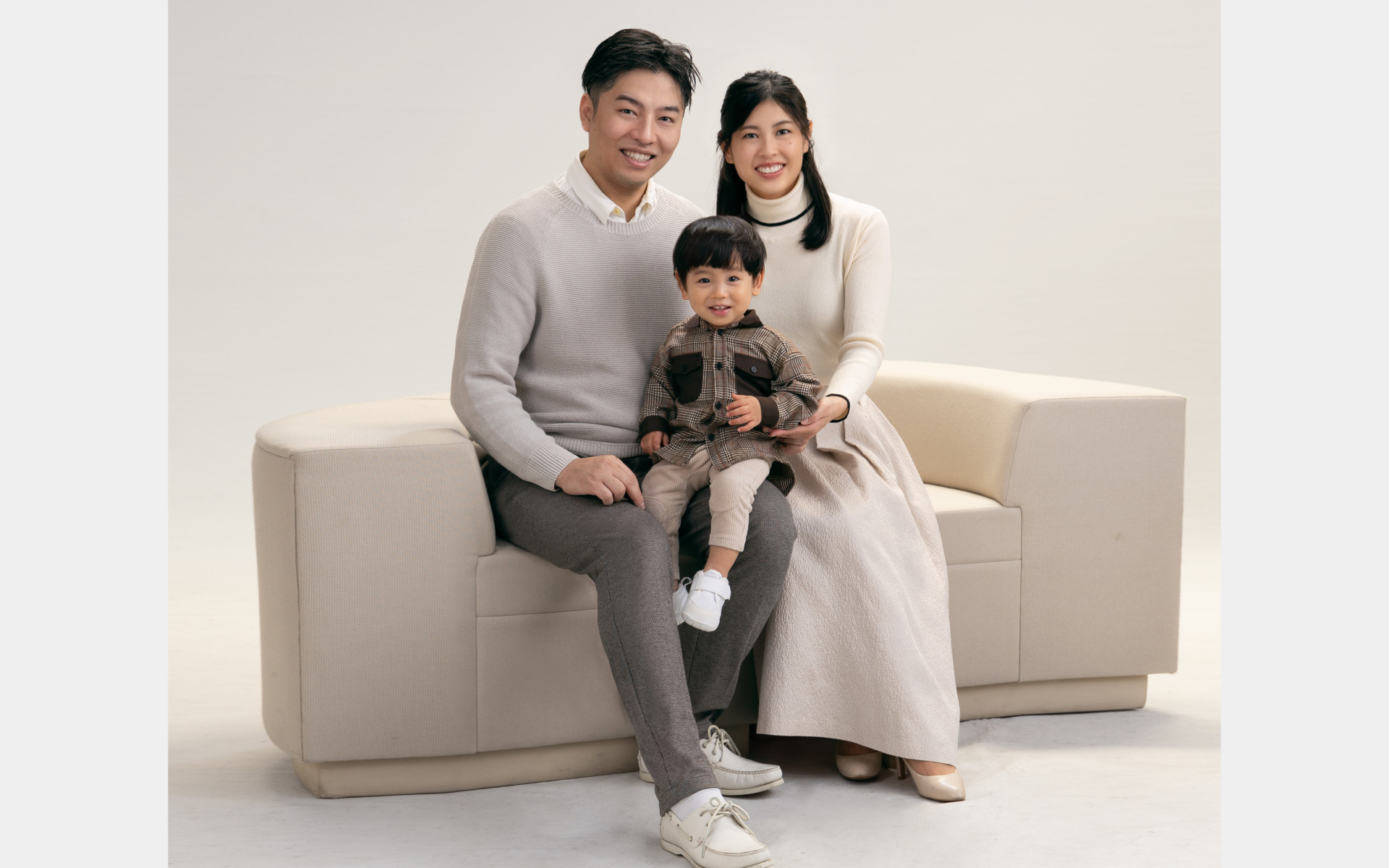 いぬづか写真室で撮影した1歳記念の家族写真
