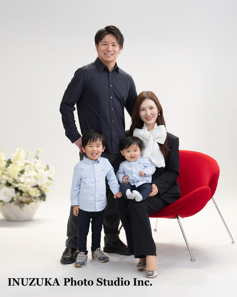 いぬづか写真室で撮影した1歳記念の家族写真