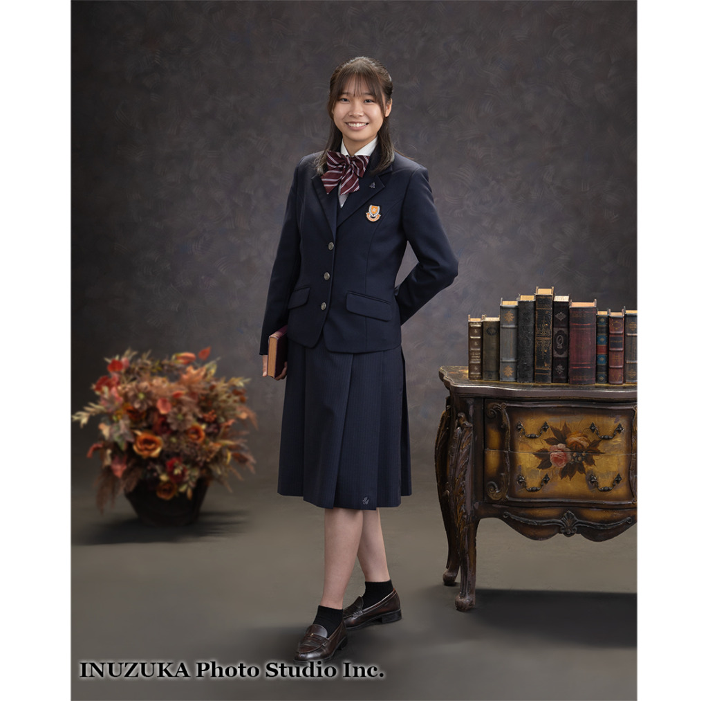 いぬづか写真室で撮影した卒業記念の制服の女の子