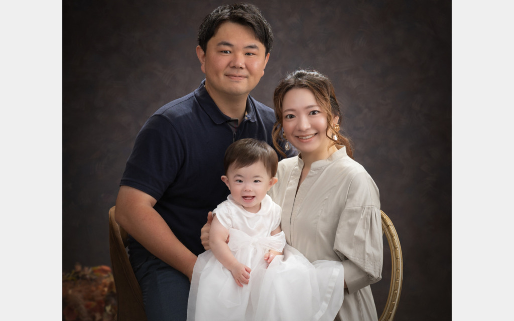 いぬづか写真室で撮影した1歳記念の家族写真
