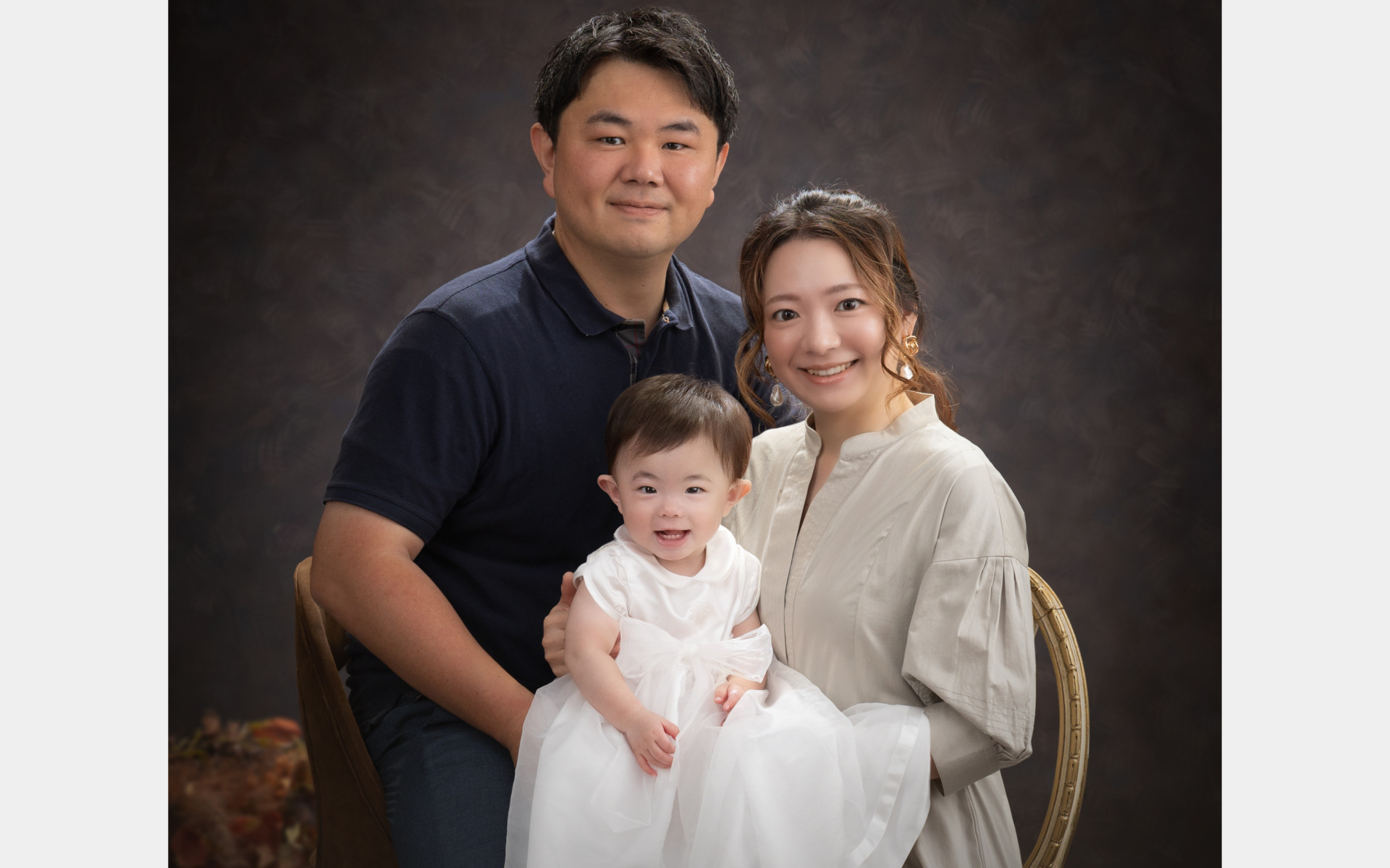 いぬづか写真室で撮影した1歳記念の家族写真