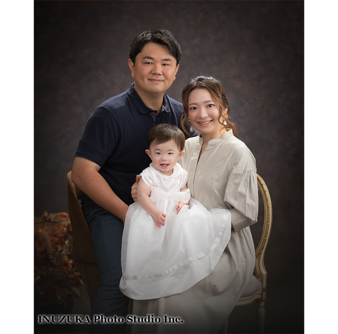 いぬづか写真室で撮影した1歳記念の家族写真